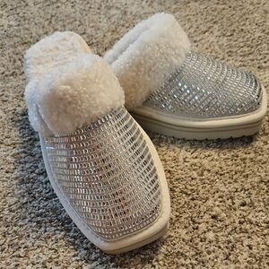 Ariat Silver and White Women's Slippers
